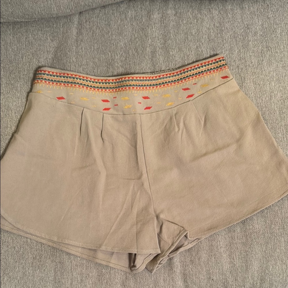 Easel Tan Shorts with Relaxed Fit - NWOT - Size L